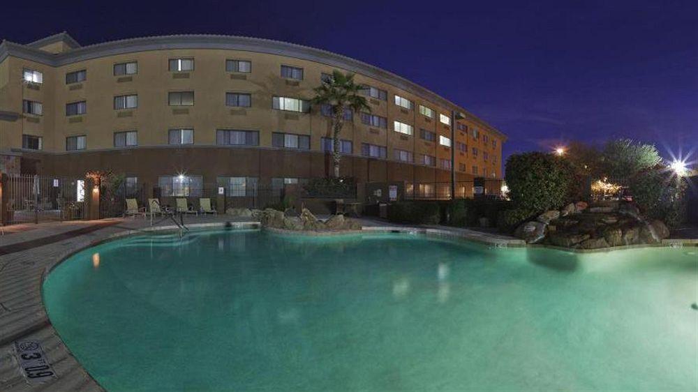 Holiday Inn Express & Suites Phoenix/Chandler Exterior foto