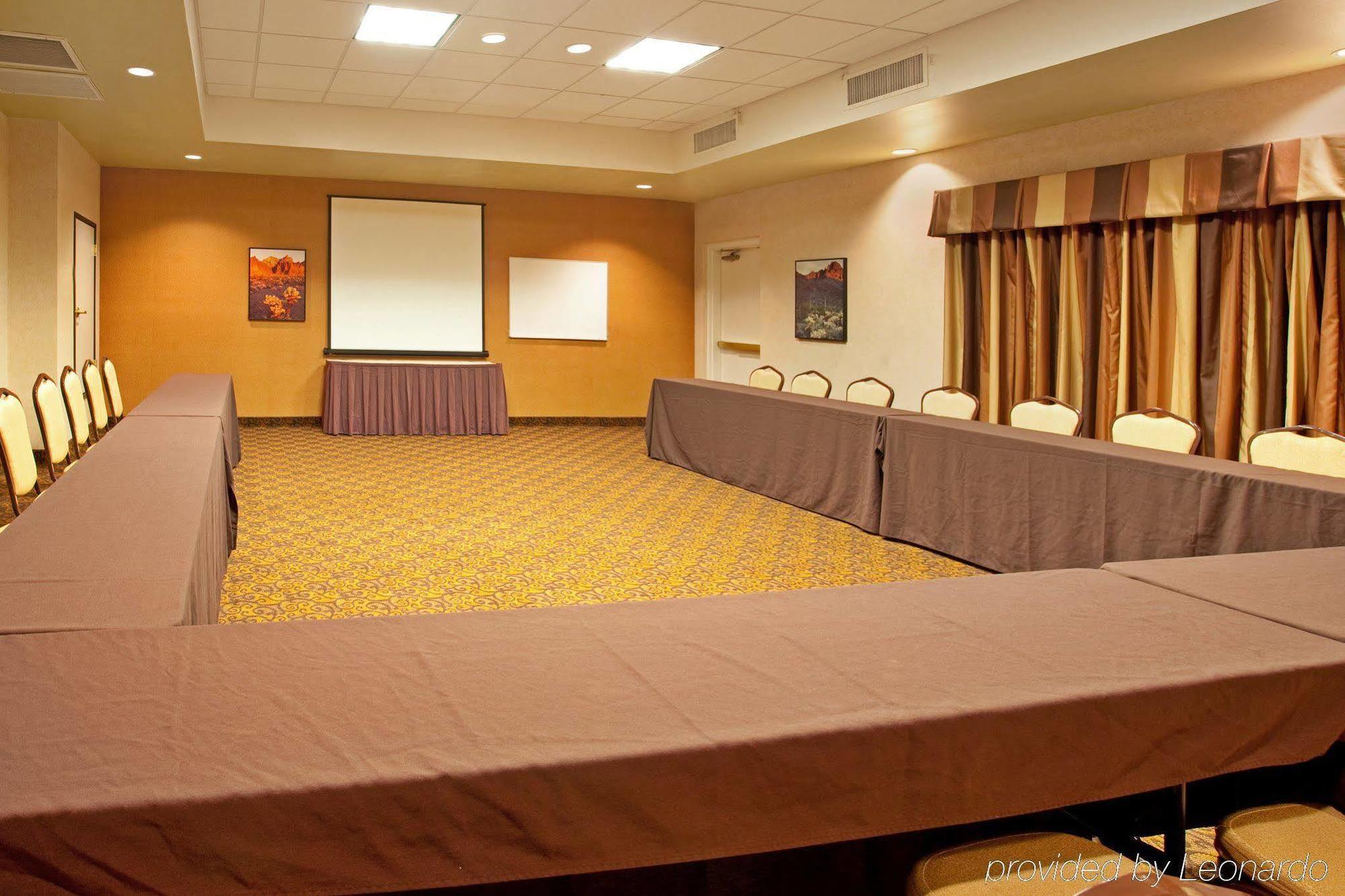 Holiday Inn Express & Suites Phoenix/Chandler Facilități foto