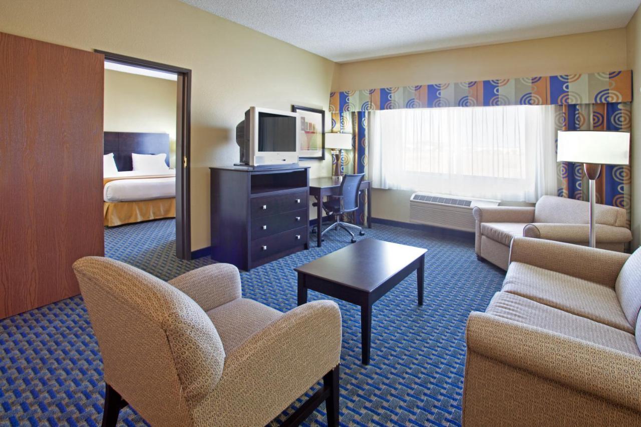Holiday Inn Express & Suites Phoenix/Chandler Exterior foto